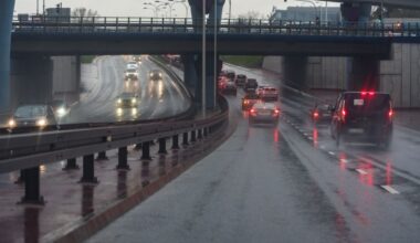 Potężna wyrwa w drodze na trasie ekspresowej S1. Siedem pojazdów zostało uszkodzonych