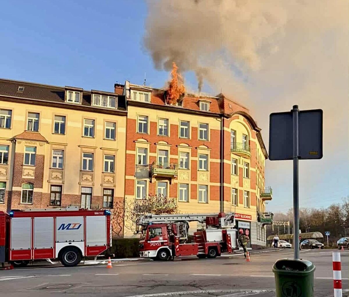 Groźne pożary w powiecie jeleniogórskim: Ogień w kamienicy i pensjonacie