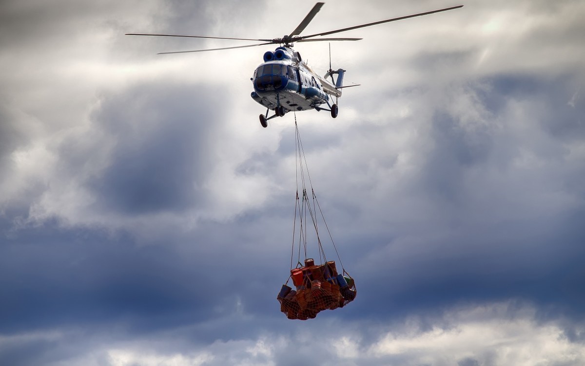 Pod Chrzanowem z helikoptera spadł ładunek. To był transport z Valeo
