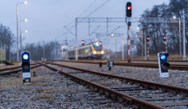 Drzeńska: Podejrzany pakunek na torach. To atrapa ładunku wybuchowego