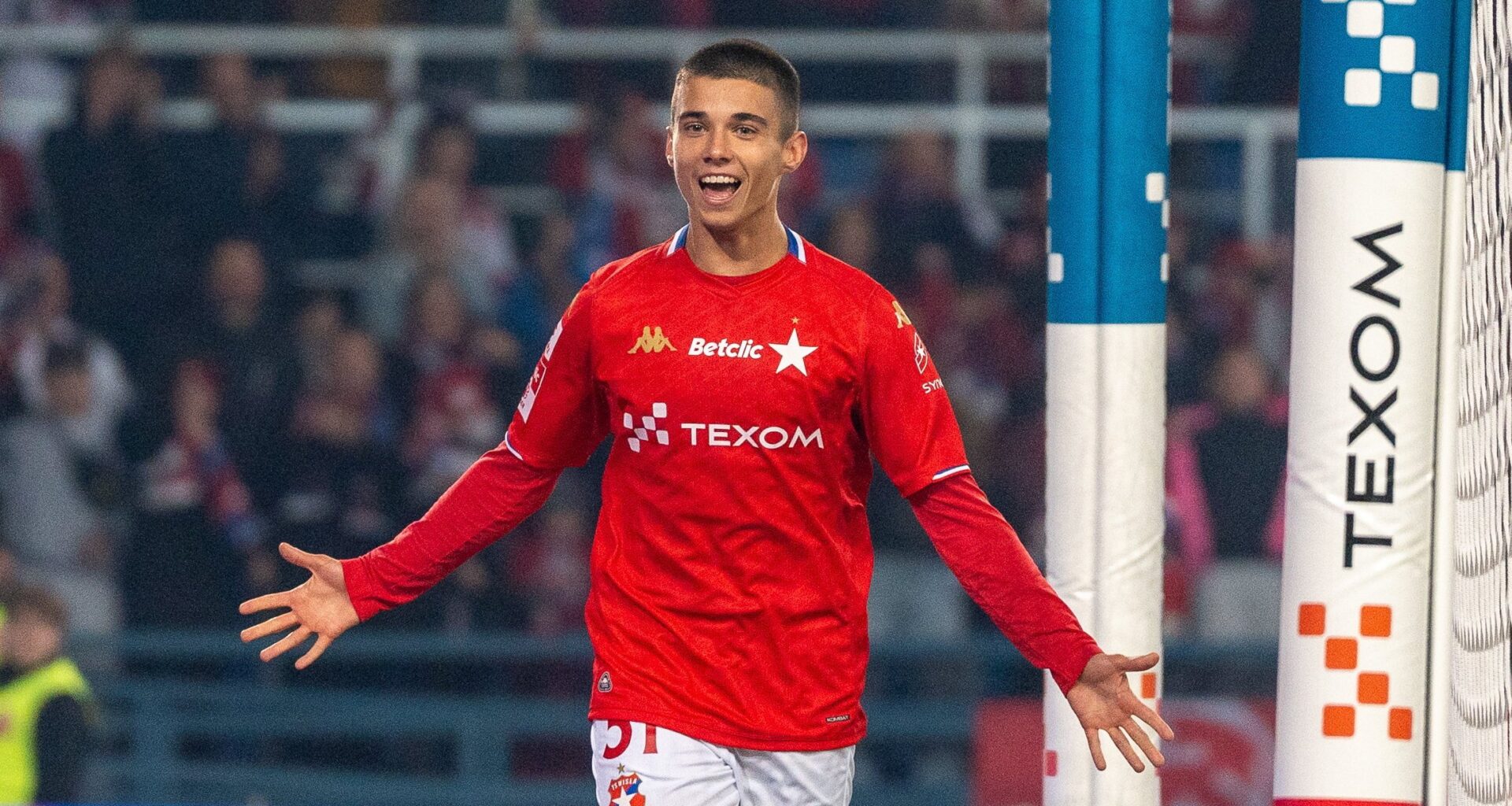 Wisła Kraków - grał w musicalu, teraz błyszczy na boisku. Historia Macieja Kuziemki