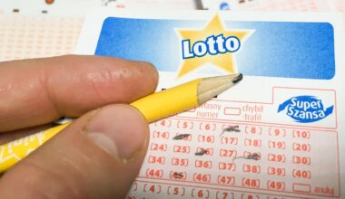 Łatwiej trafić "czwórkę" w Lotto niż zapłacić kaucję za butelkę - Gospodarka