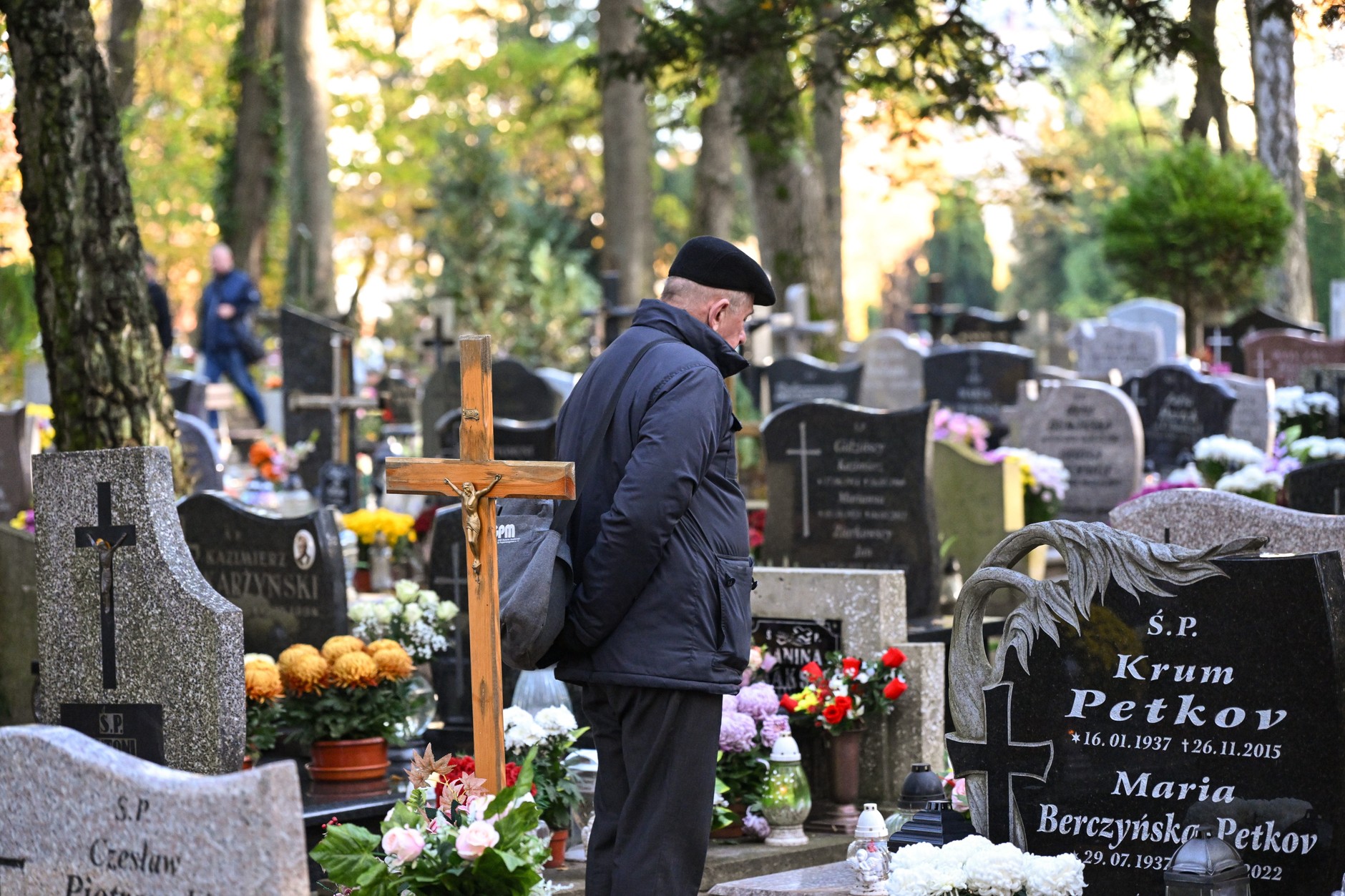 Rodziny odwiedziły groby bliskich na cmentarzu w Szczecinie