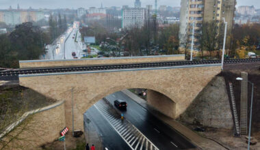 Cegły te same, a jakby inne. Efekt remontu przedwojennego wiaduktu widoczny w pełnej krasie