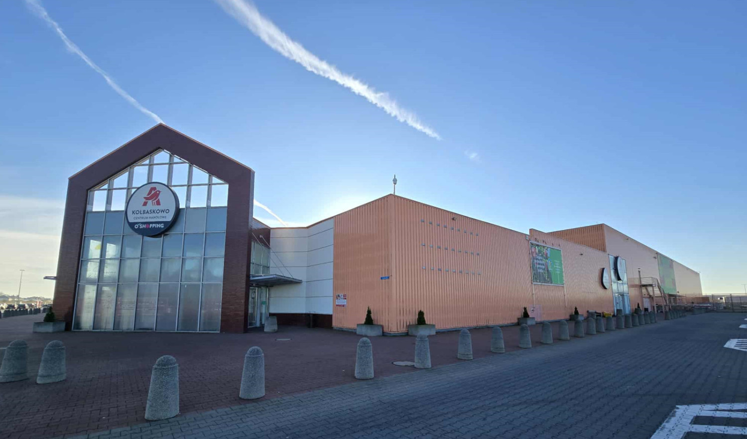 Węgierski gigant handlowy chce kupić hipermarket działający tuż przy rondzie Hakena