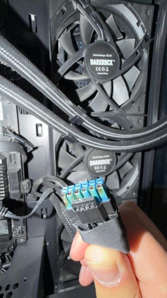 Sapphire Nitro+ Radeon RX 9070 XT - stopiona wtyczka