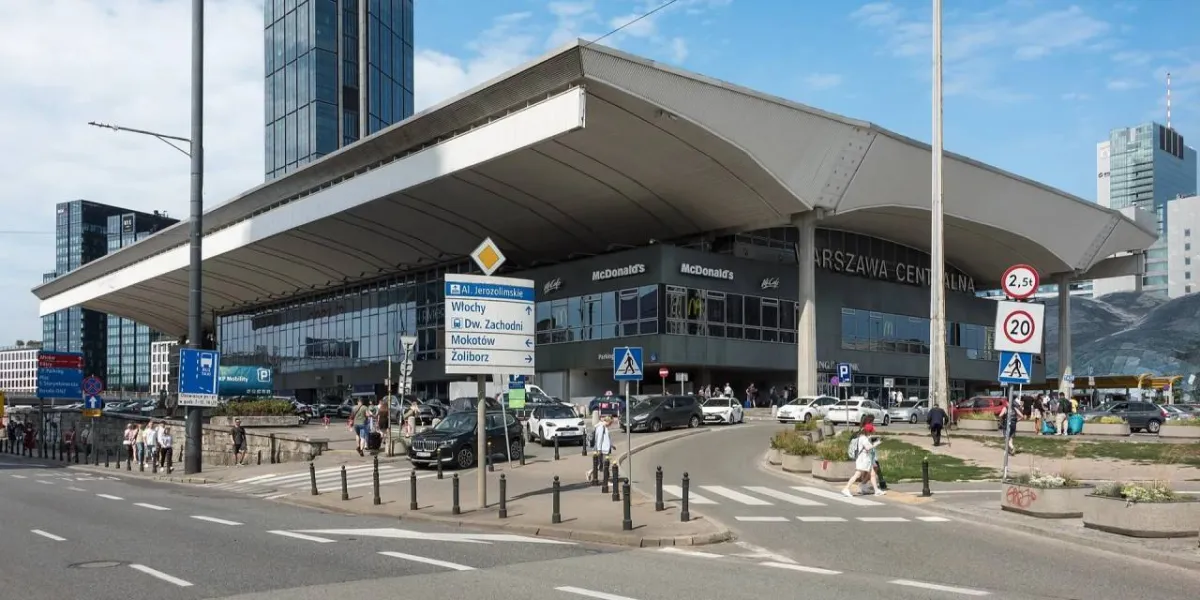 Najważniejszy warszawski dworzec będzie odcięty od pociągów 11 listopada. ″Zachowują się jak zaborcy″