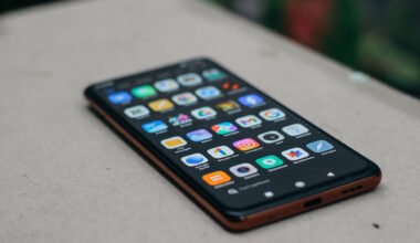 Natychmiast wywal to z telefonu. Udaje znane aplikacje i kradnie dane