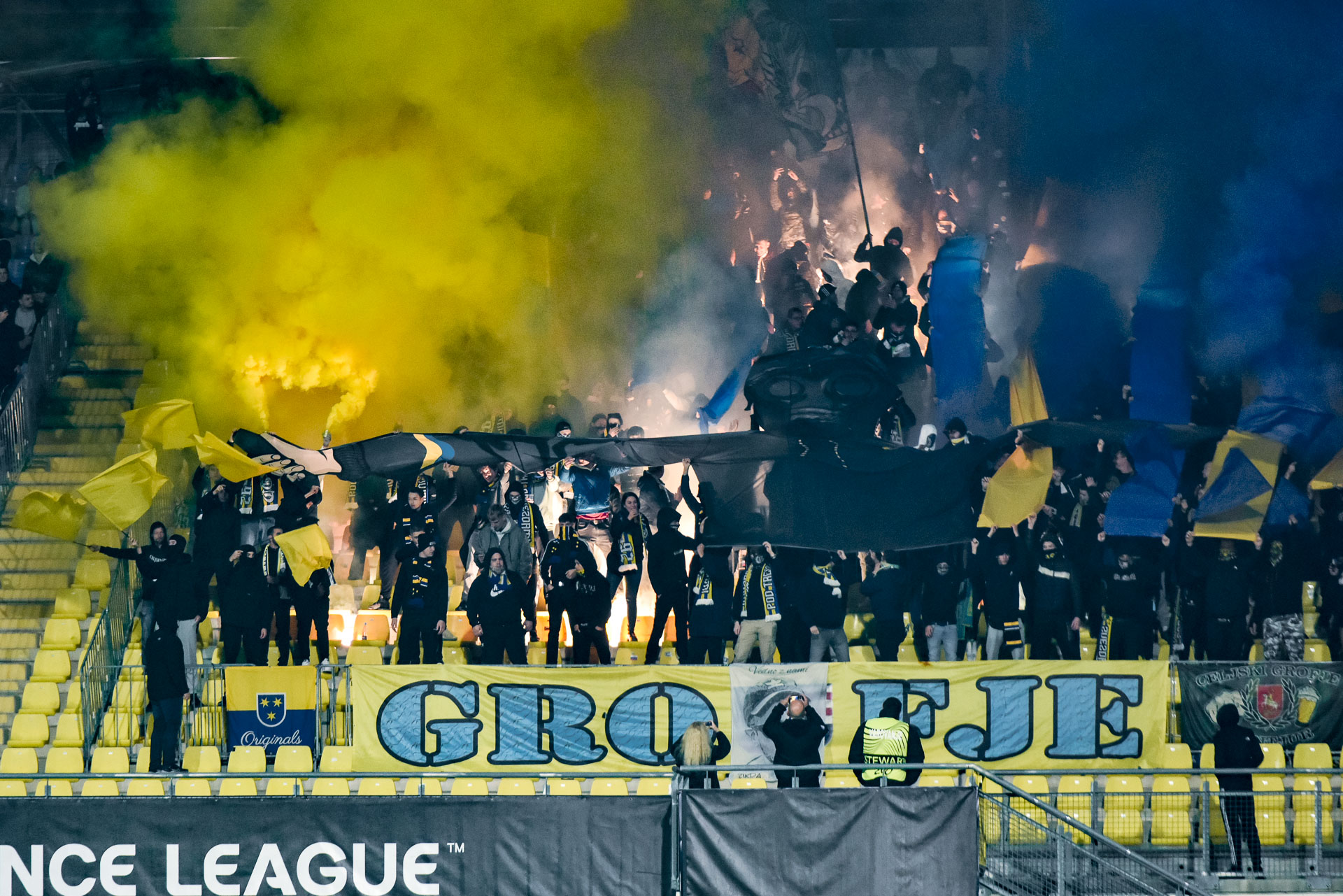 NK Celje na meczu z Legią,Grofje