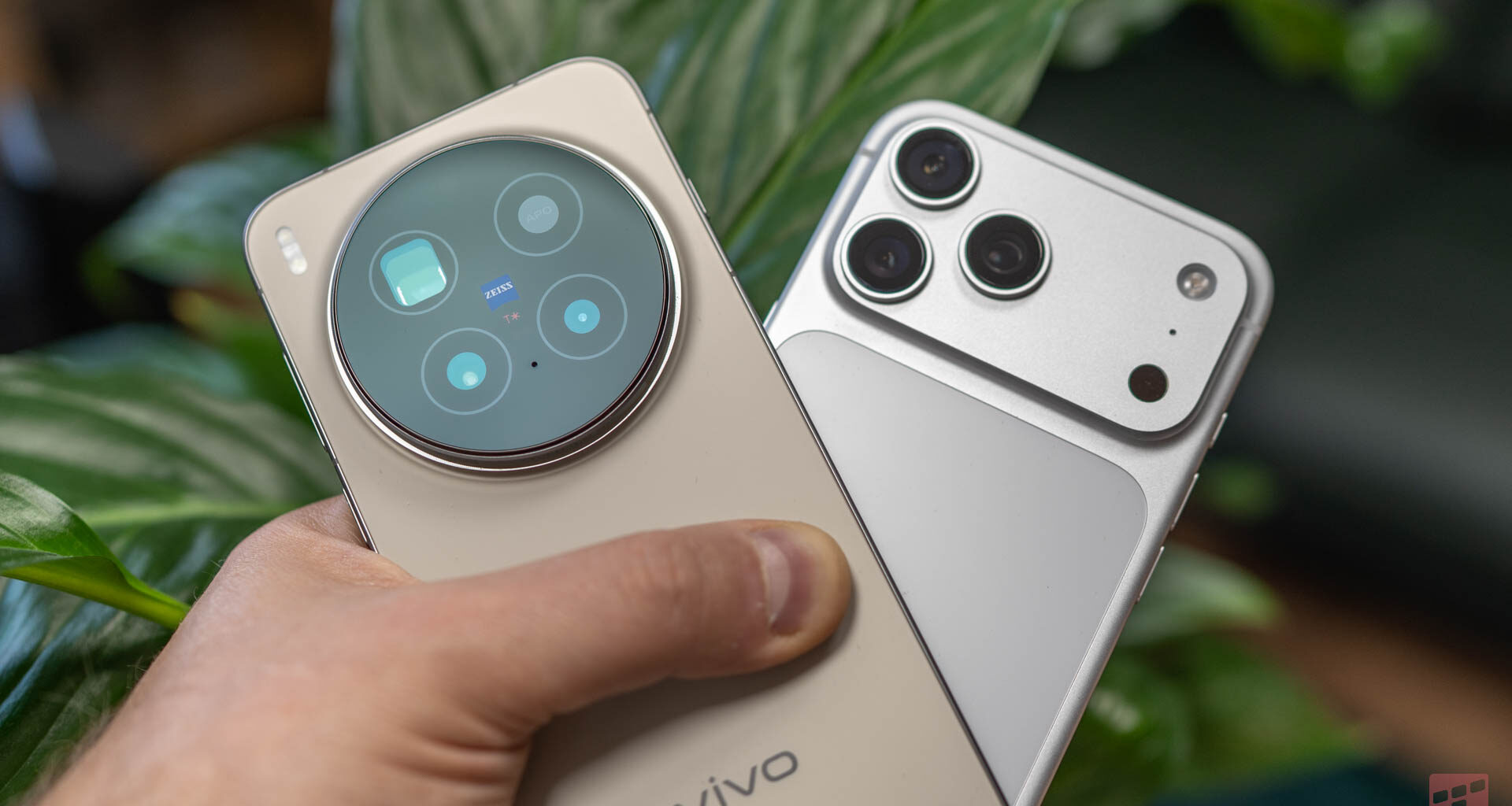 Bitwa Tytanów: iPhone 17 Pro Max vs Vivo X300 Pro. Kto wygra?