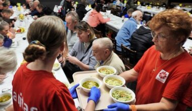 Światowy Dzień Ubogich w Bielsku-Białej. Do wspólnego posiłku zasiadło ponad 200 osób