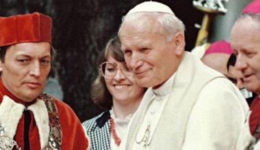 Episkopat: apelujemy o szacunek dla Papieża Polaka - Vatican News