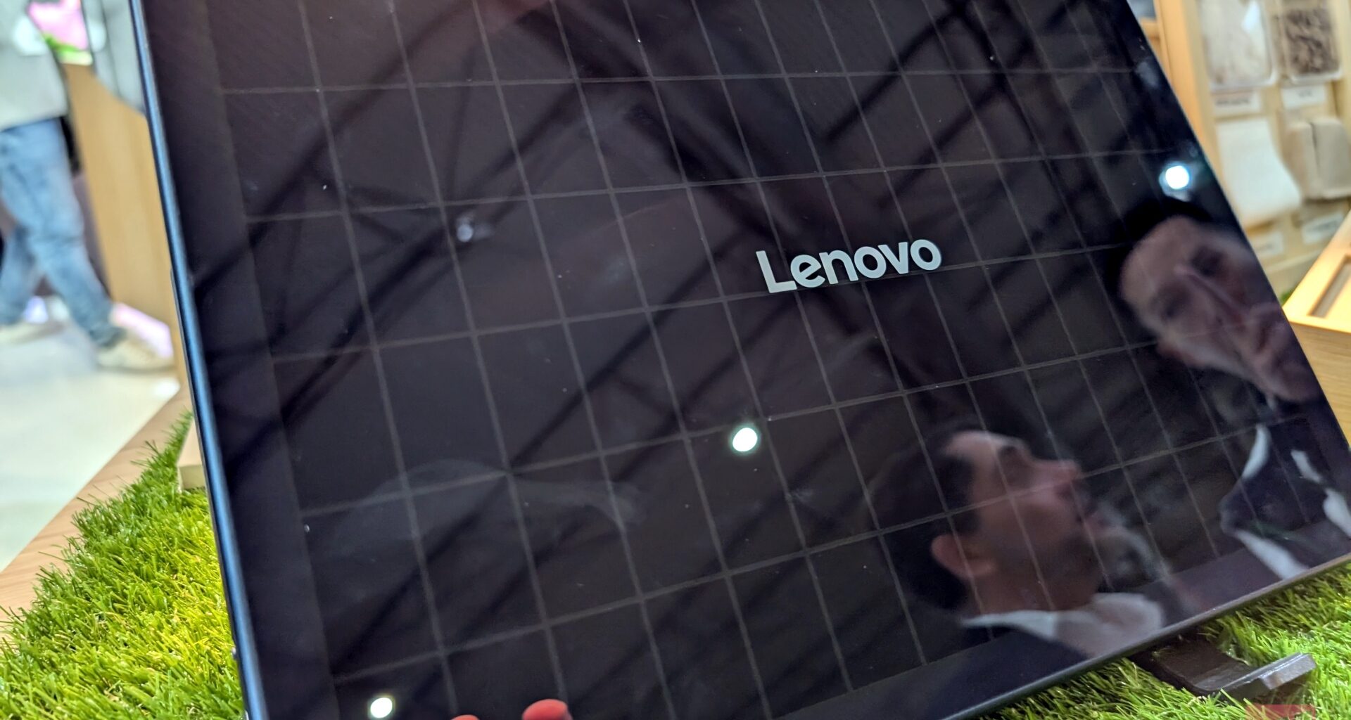 Ten producent jest bezpieczny. Zrobił zapasy na cały przyszły rok