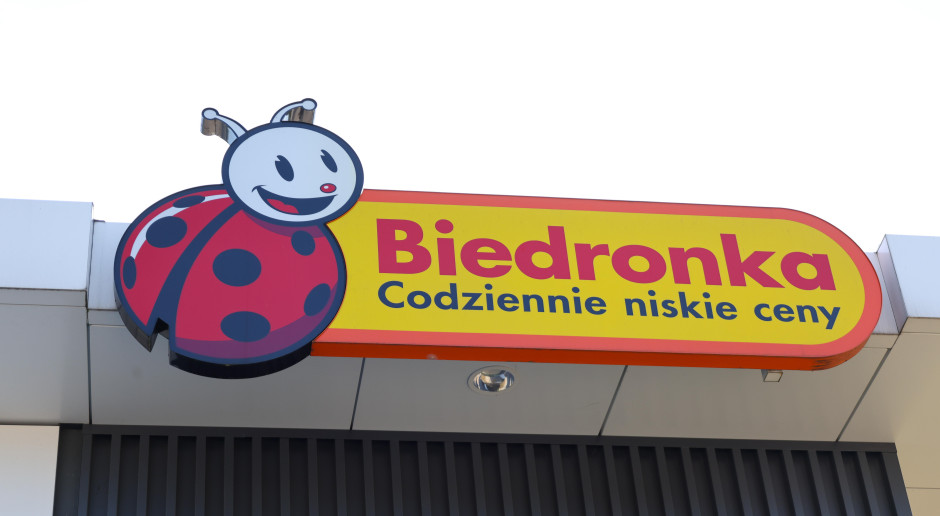 Biedronka tnie ceny o połowę i jeszcze rozdaje gratisy. Tłumy w sklepach od 3 listopada