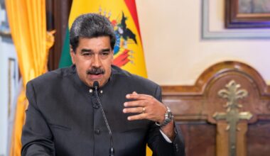 Nicolas Maduro prosi Rosję i Chiny o wsparcie militarne. Obawia się USA