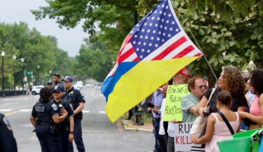 USA dokręcają śrubę migrantom z Ukrainy. Wielu z nich żyje w strachu."Wolę zostać bez domu niż jechać prosto na front"