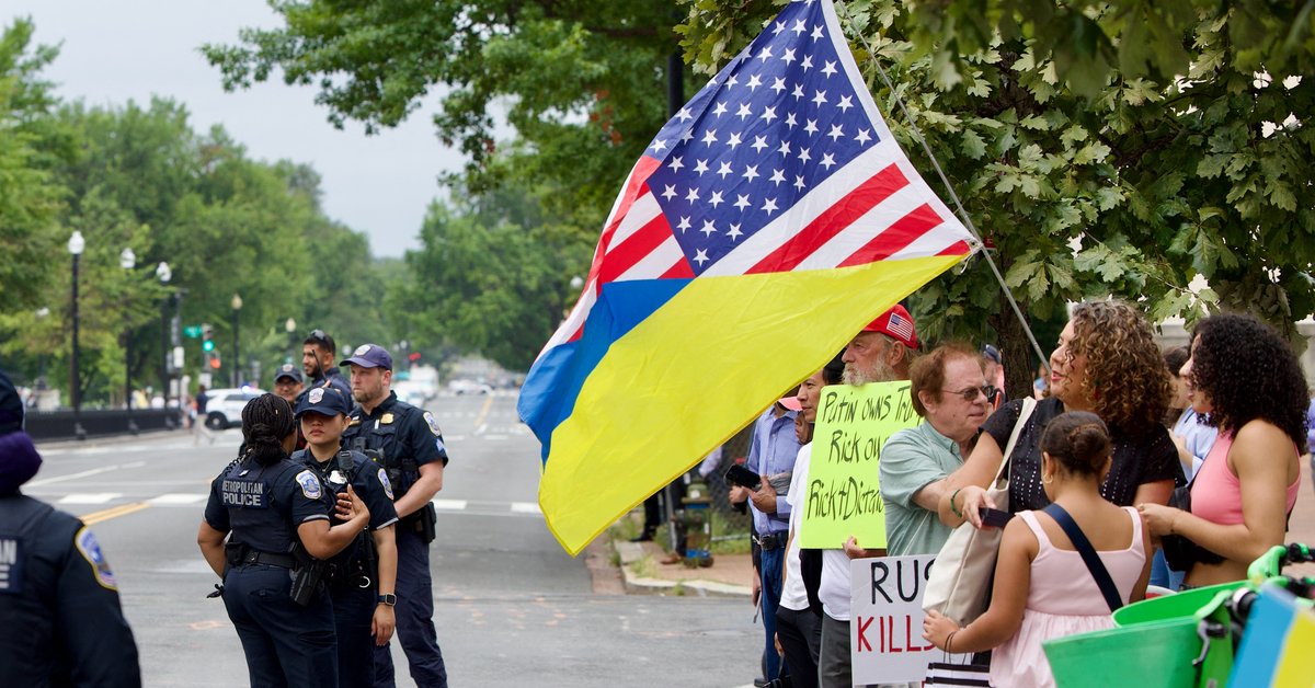 USA dokręcają śrubę migrantom z Ukrainy. Wielu z nich żyje w strachu."Wolę zostać bez domu niż jechać prosto na front"