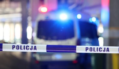 Dramat w Łódzkiem. Dwaj mężczyźni spadli z balkonu. 25-latek nie żyje - Onet