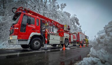 Gorlice. Dziesiątki interwencji. Strażacy walczą ze skutkami śnieżyc [FOTO/WIDEO]