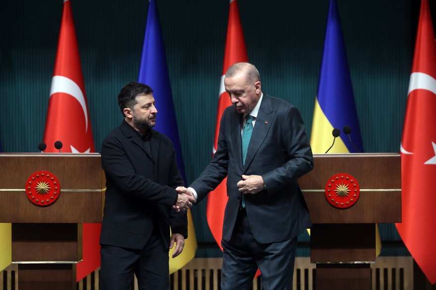 Prezydent Turcji Recep Tayyip Erdogan (P) i prezydent Ukrainy Wołodymyr Zełenski podczas konferencji prasowej po spotkaniu w Pałacu Prezydenckim w Ankarze w Turcji, 19 listopada 2025 r.