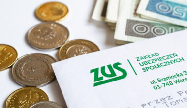 Emeryci dostaną przesyłkę z ZUS. Zmianę w portfelu odczują wszyscy
