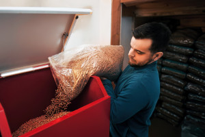 Grzeje lepiej niż pellet i jest tańsze. To paliwo ma być hitem opałowym