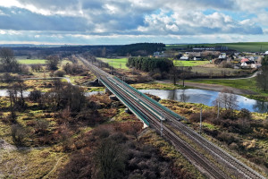 Położą kilometry nowych torów i przebudują perony. Linią pojadą ciężkie pociągi