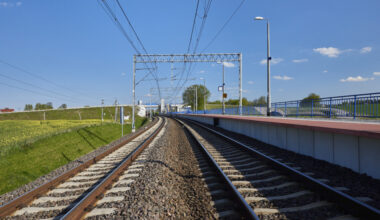 Zdarzenie na torach w Warszawie. Pociągi odwołane albo opóźnione