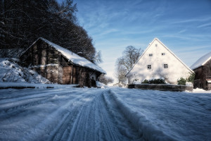 Mieszkają w dużych domach, które trudno ogrzać. Termomodernizacja nie wchodzi tu w grę