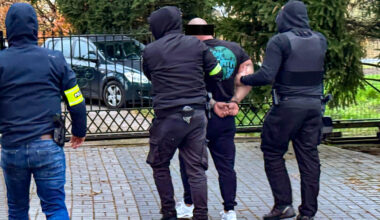 CBŚP rozbiło brutalną grupę przestępczą. Zabezpieczono narkotyki, broń i niebezpieczne przedmioty - Aktualności