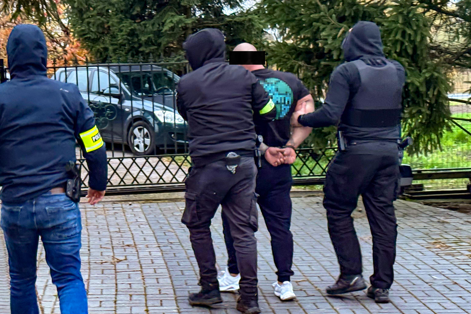 CBŚP rozbiło brutalną grupę przestępczą. Zabezpieczono narkotyki, broń i niebezpieczne przedmioty - Aktualności