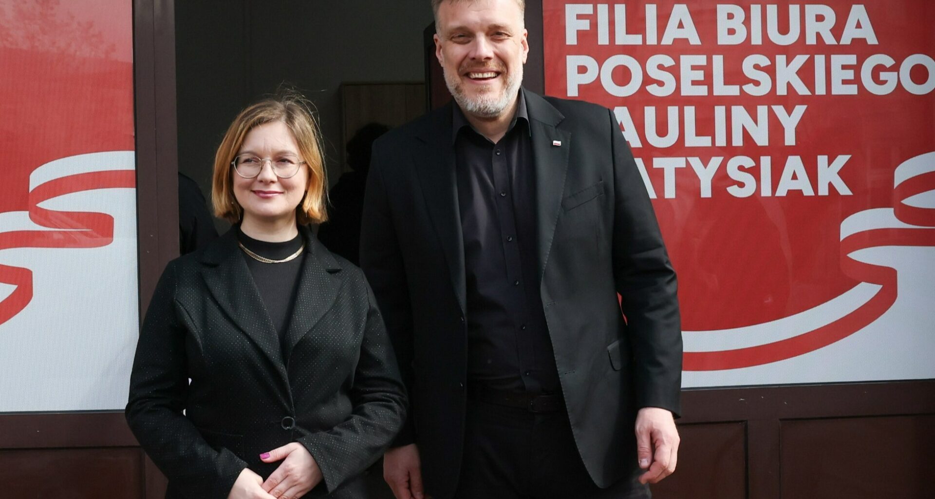 Współprzewodniczący partii Razem, kandydat tego ugrupowania w wyborach prezydenckich Adrian Zandberg (P) i posłanka Paulina Matysiak (L)