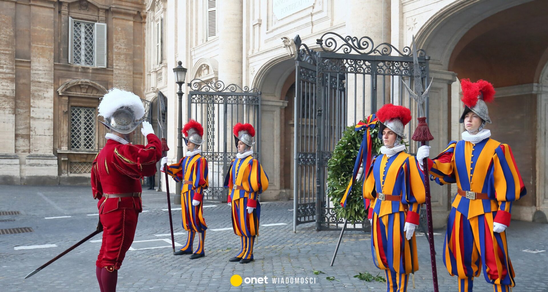 Antysemicki incydent w Watykanie? Chodzi o zachowanie gwardzisty - Onet Wiadomości