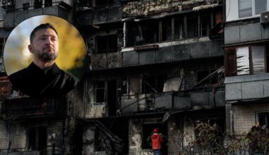 Zniszczenia w Kijowie po rosyjskim ataku (w kółku: prezydent Ukrainy Wołodymyr Zełenski)