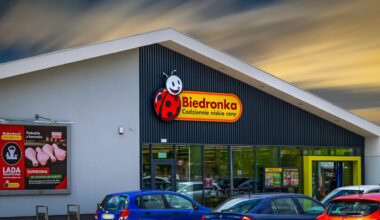 Od dzisiaj w Biedronce „1+1 gratis” bez limitu. Można brać, ile się udźwignie :: RMF FM