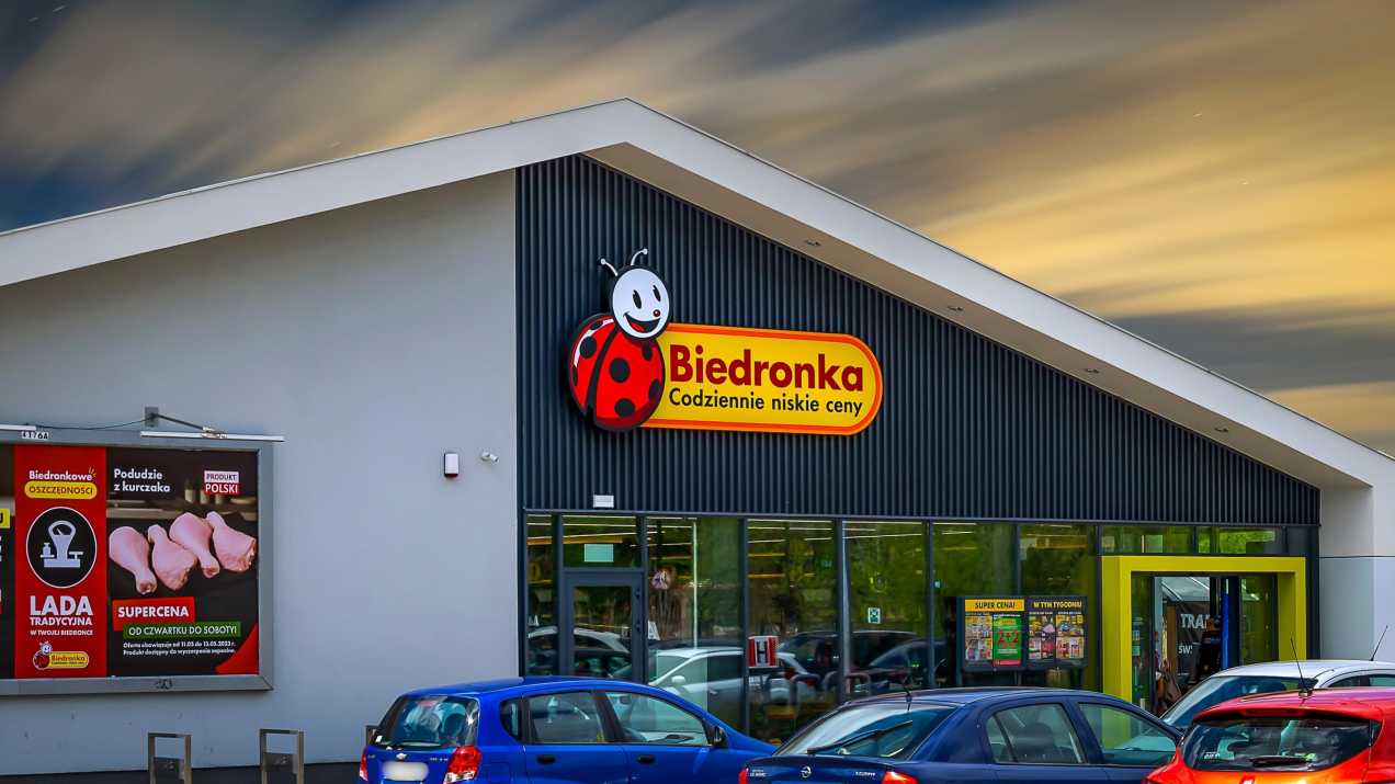 Od dzisiaj w Biedronce „1+1 gratis” bez limitu. Można brać, ile się udźwignie :: RMF FM