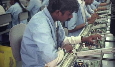 Miliarder domaga się 72-godzinnego tygodnia pracy. Indie są wstrząśnięte