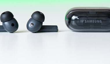 Recenzja Samsung Galaxy Buds 3 FE. Porządny dźwięk, skuteczne ANC, dobra bateria i garść innych zalet za 350 zł