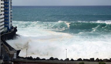 Jesienią i zimą w Teneryfe często uderzaja gigantyczne fale