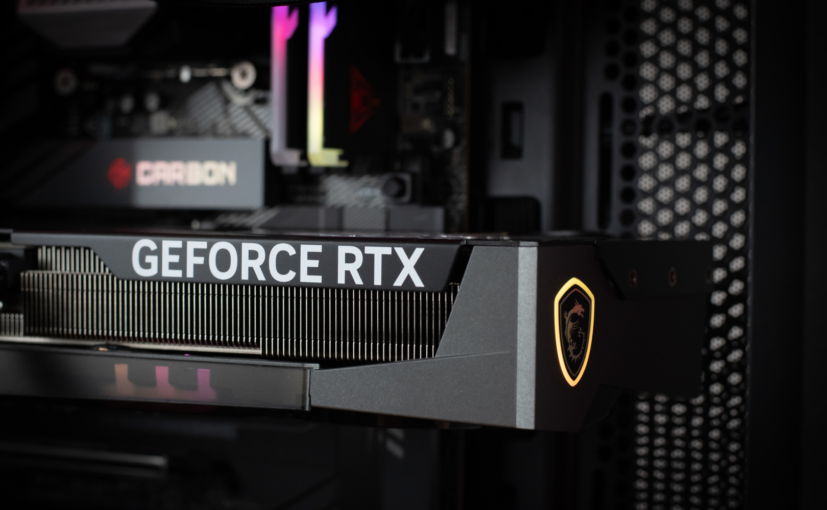 Gamingowa gwiazda na niebie. To musi być komputer z kartą MSI GeForce RTX 5070