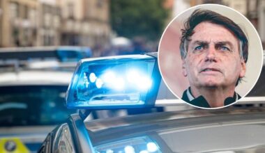 Portret Jaira Bolsonaro obok radiowozu policyjnego.