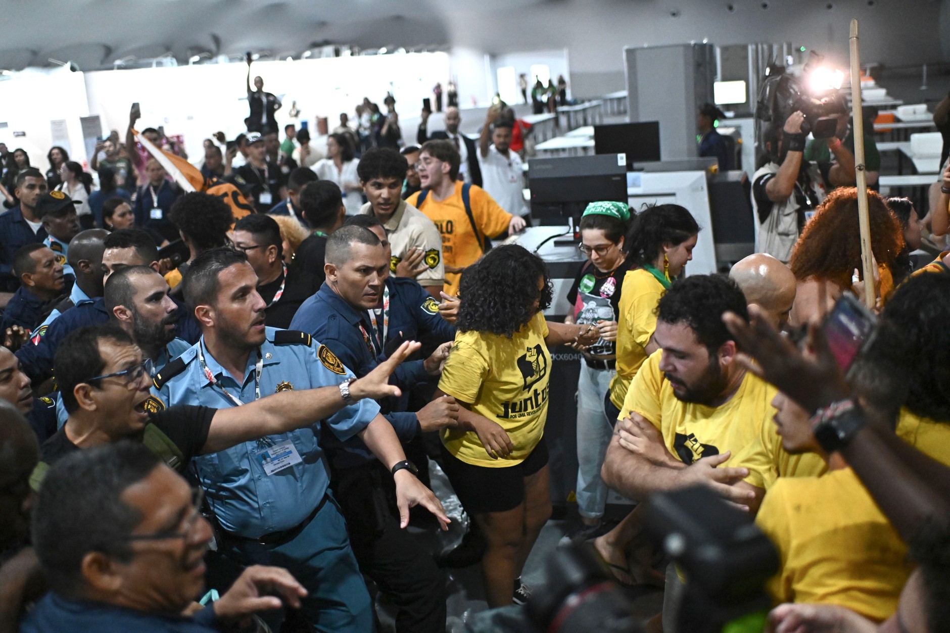 epa12519481 - BRAZIL COP30 CLIMATE (Protest at UN Climate Change Conference (COP30) held in Brazil)