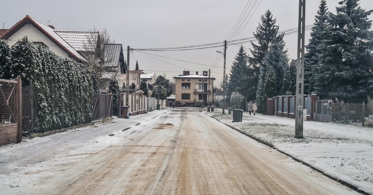 IMGW ostrzega przed gołoledzią i mgłą. Pomarańczowe alerty w Polsce