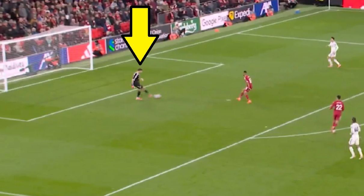 Nie do wiary. Co za błąd Emiliano Martineza na Anfield