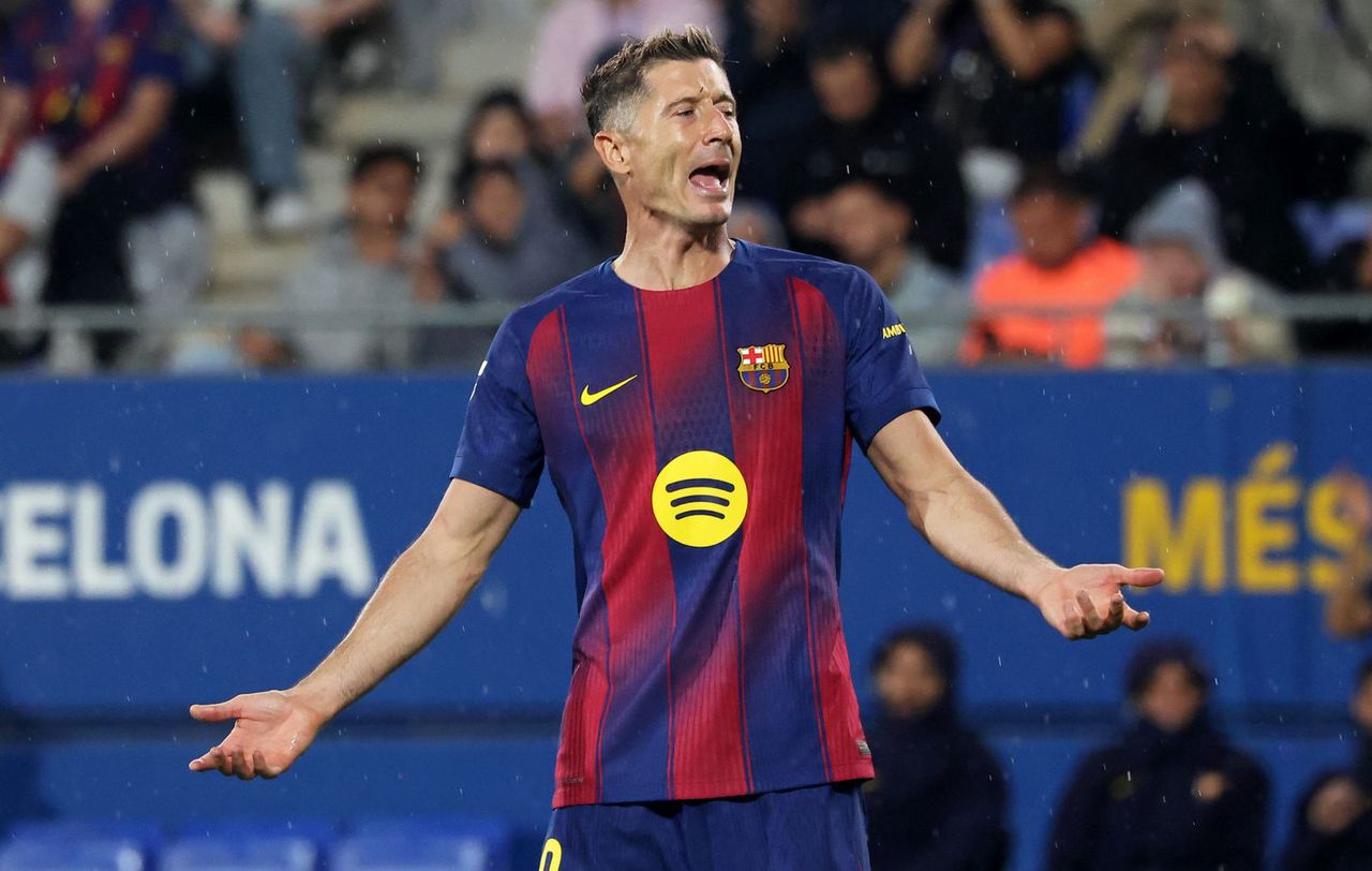 Fatalne wieści dla Lewandowskiego. Gwiazdor rozważa transfer do Barcelony