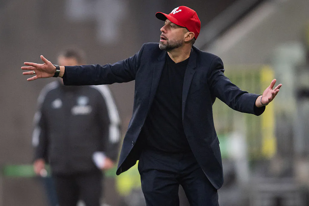 Trener Widzewa przeprasza kibiców. "Porażki są częścią tej gry"