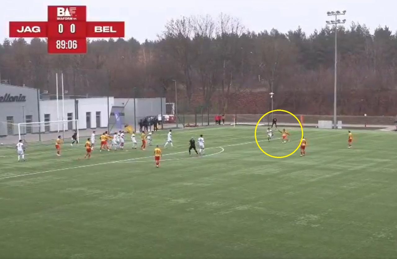 16-latek z fenomenalnym strzałem. Taki gol padł w Polsce - SportoweFakty