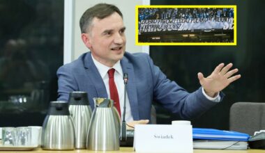 Banery na stadionach. Ekspert tłumaczy, skąd zwrot przeciwko Ziobrze