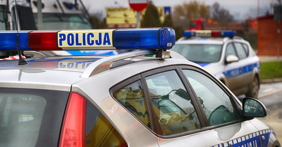 Zderzenie samochodów na drodze krajowej. Trzy osoby zostały ranne