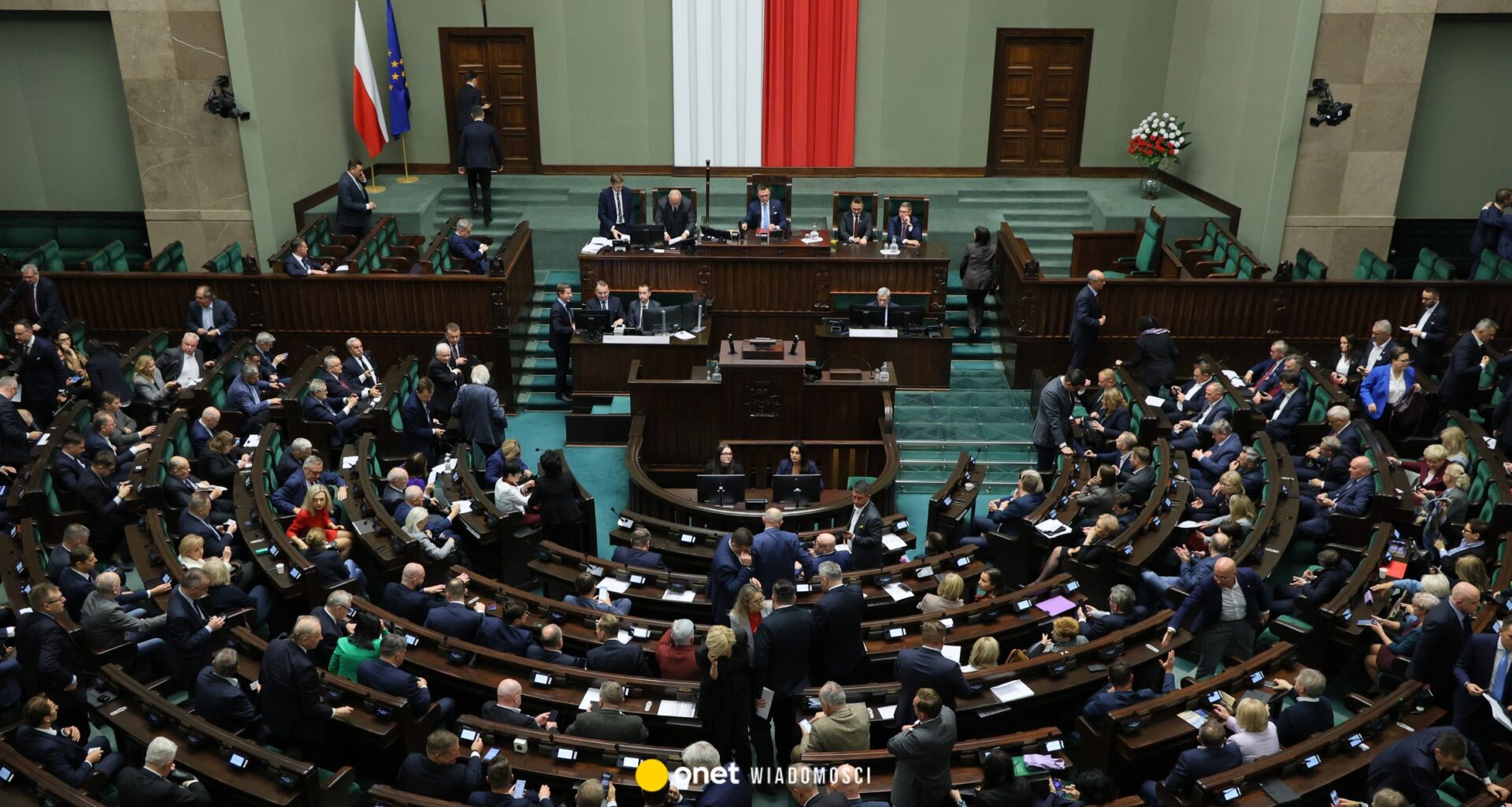 Kryzys demokracji na Zachodzie? Niepokojący sondaż. Polska jest wyjątkiem